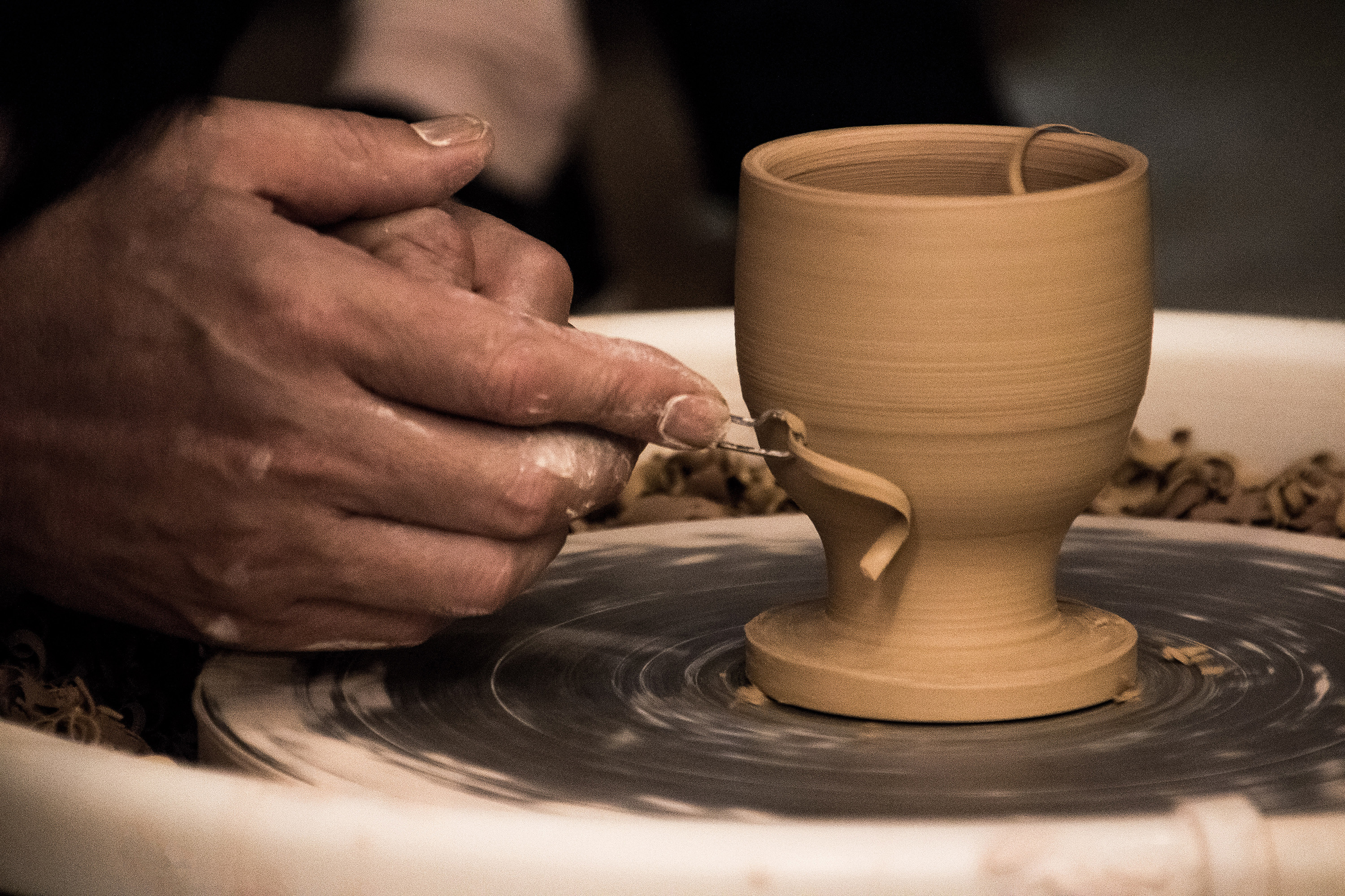 Which is Better: Stoneware or Ceramic? | Key Differences Between Stoneware and Ceramic