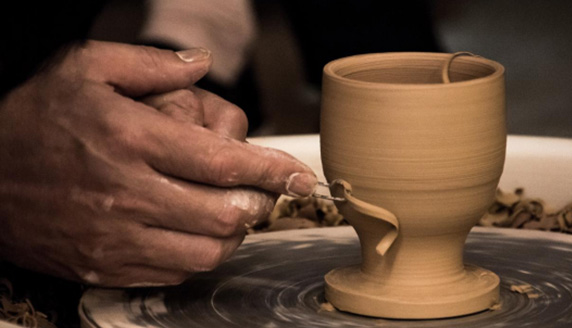 Which is Better: Stoneware or Ceramic? | Key Differences Between Stoneware and Ceramic